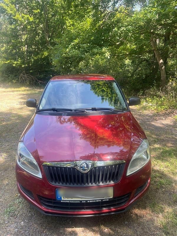 Rot Gebraucht 2014 Skoda Fabia Kleinwagen | 3.500 € (Guter Preis) - Bild 1/4