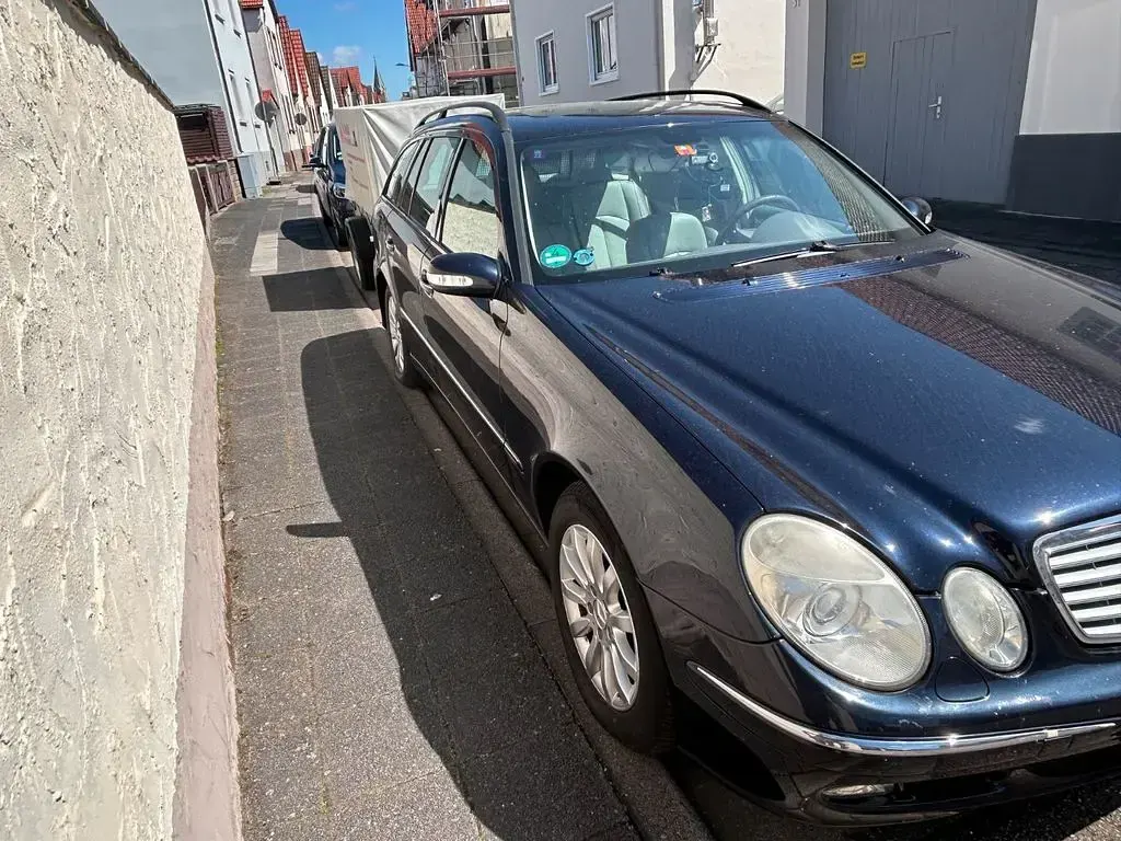 Second-hand Mercedes E270 Elegance 177 CP (130 kW) 2003 Albastru Berlinǎ