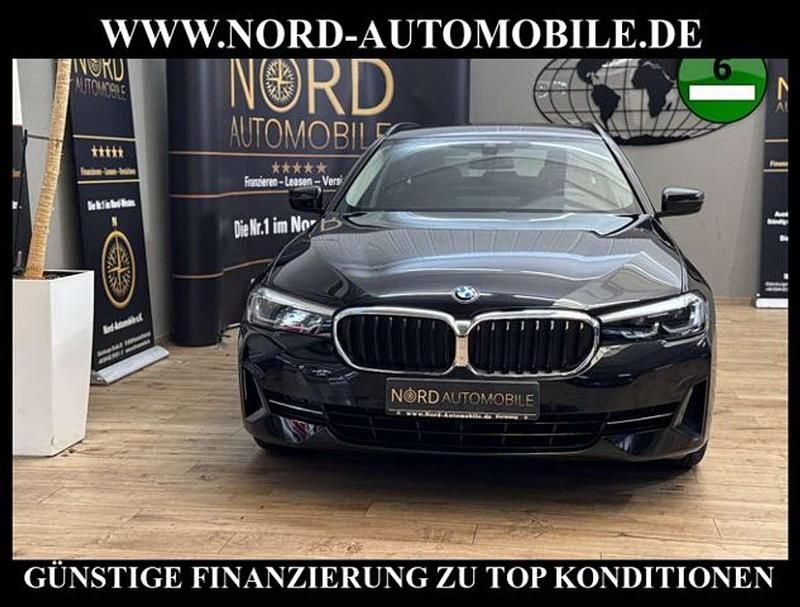 Black sapphire metal (metallic) Gebraucht 2022 BMW 520 Kombi | 31.890 € (Guter Preis) - Bild 1/3