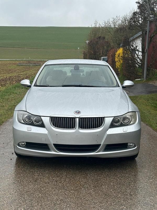Gebraucht BMW 330 272 PS (200 kW) 2008 Silber Limousine