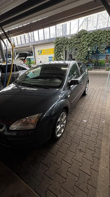 Gebraucht Ford Focus Ghia 145 PS (106 kW) 2006 Blau Limousine
