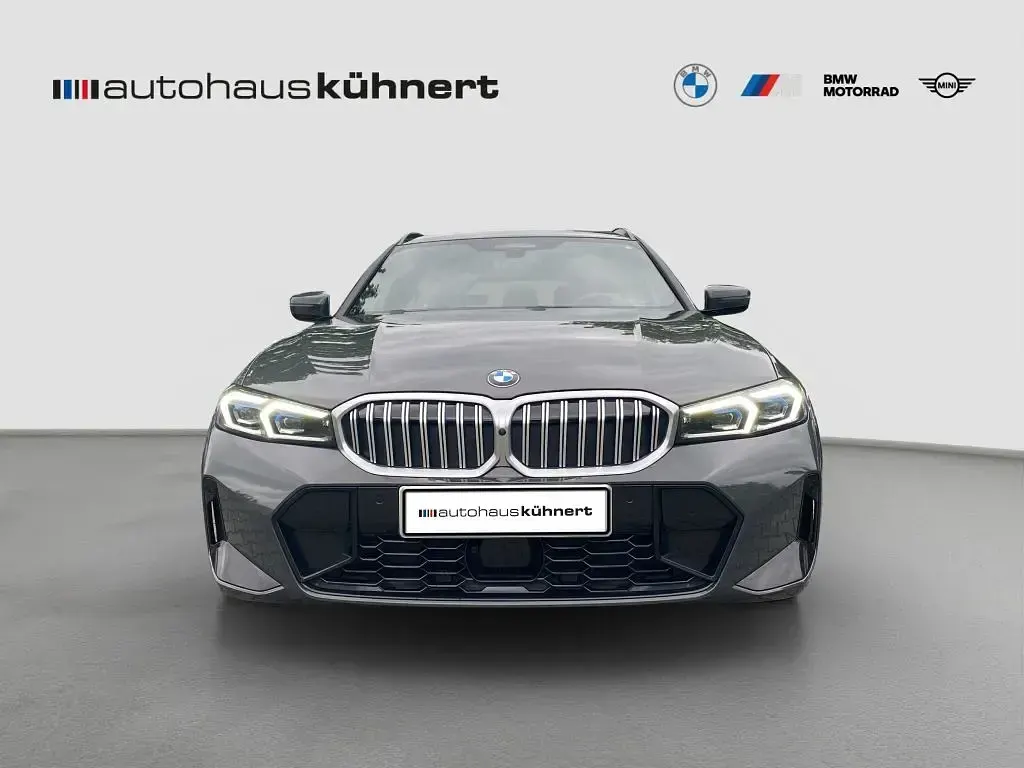 Gebraucht BMW 330 M Sport 286 PS (210 kW) 2025 Grau Kombi