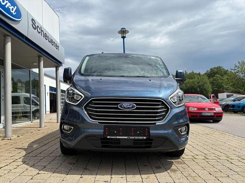 Gebraucht Ford Tourneo Custom Titanium 170 PS (125 kW) 2023 Chromablau metallic Van