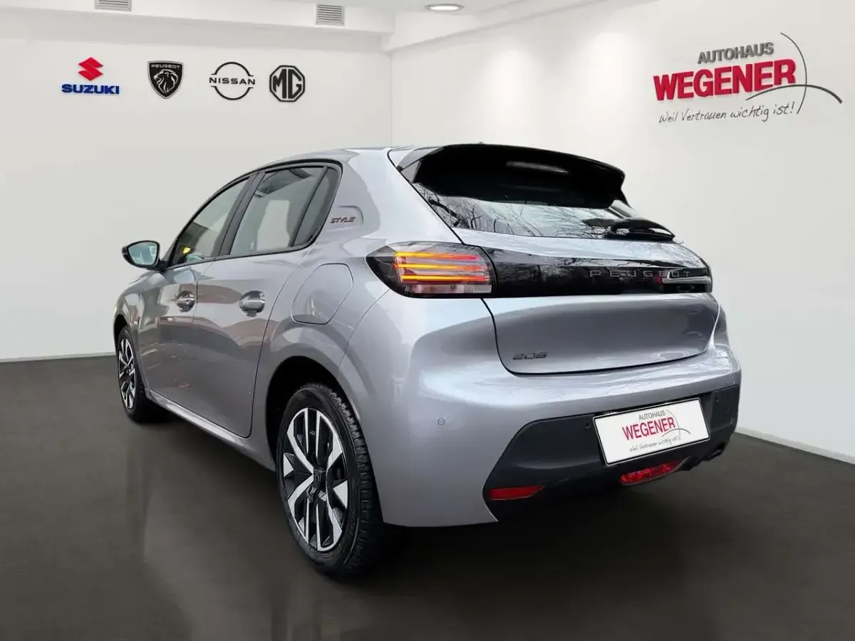 Gebraucht Peugeot 208 Style 75 PS (55 kW) 2025 Artense silber met. Kleinwagen