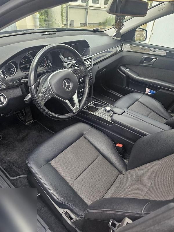 Gebraucht Mercedes E200 Avantgarde 184 PS (135 kW) 2013 Grau Limousine