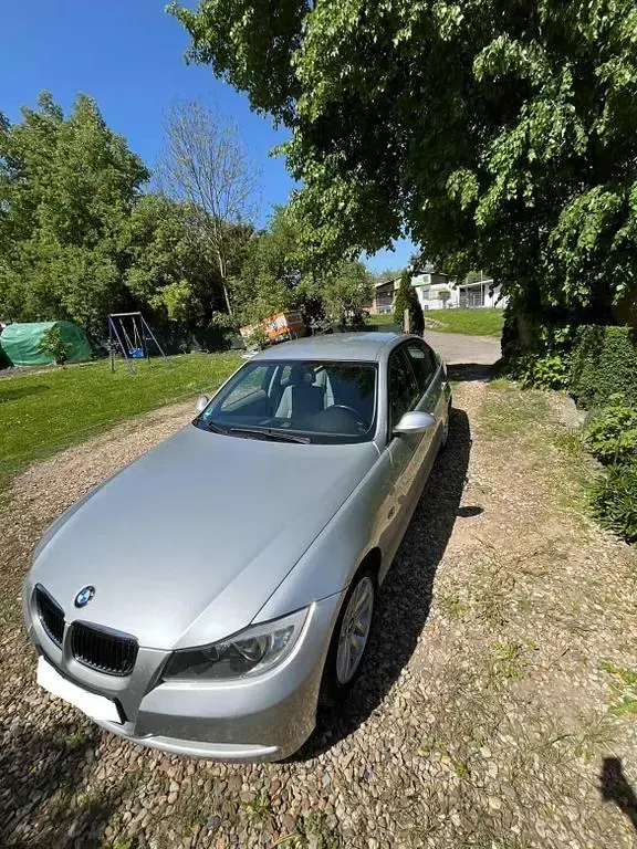 Gebraucht BMW 318 143 PS (105 kW) 2008 Silber Limousine