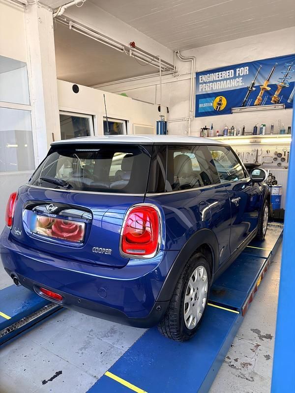 Gebraucht Mini Cooper 136 PS (100 kW) 2018 Blau Kleinwagen