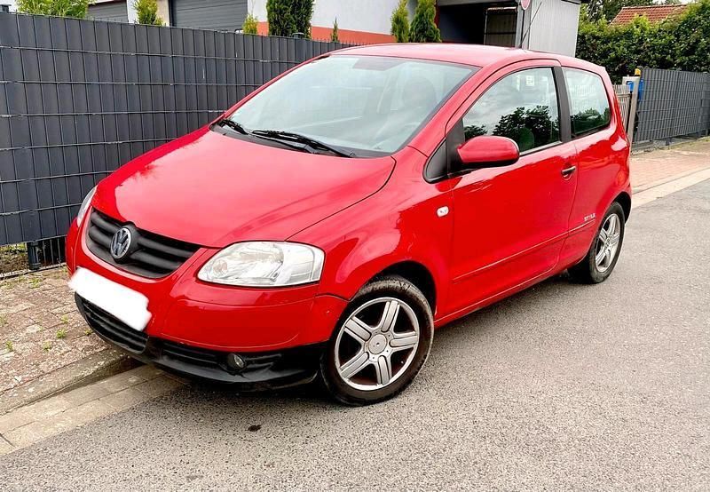 Rot Gebraucht 2010 VW Fox Style Kleinwagen | 1.200 € (Guter Preis) - Bild 1/4