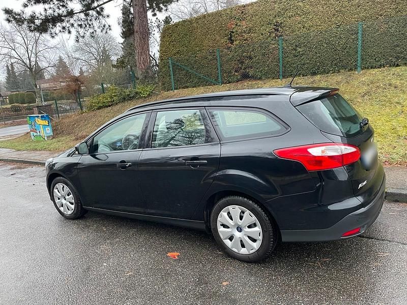 Gebraucht Ford Focus 125 PS (91 kW) 2011 Schwarz Kombi