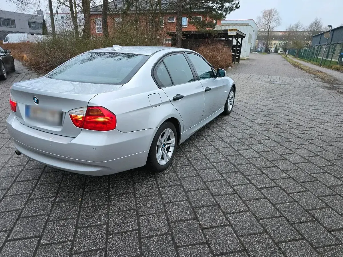 Gebraucht BMW 320 150 PS (110 kW) 2006 Silber Limousine