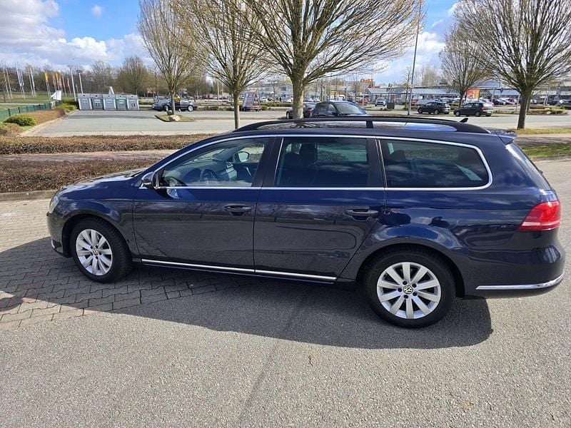 Second-hand VW Passat Highline 150 CP (110 kW) 2014 Albastru Break