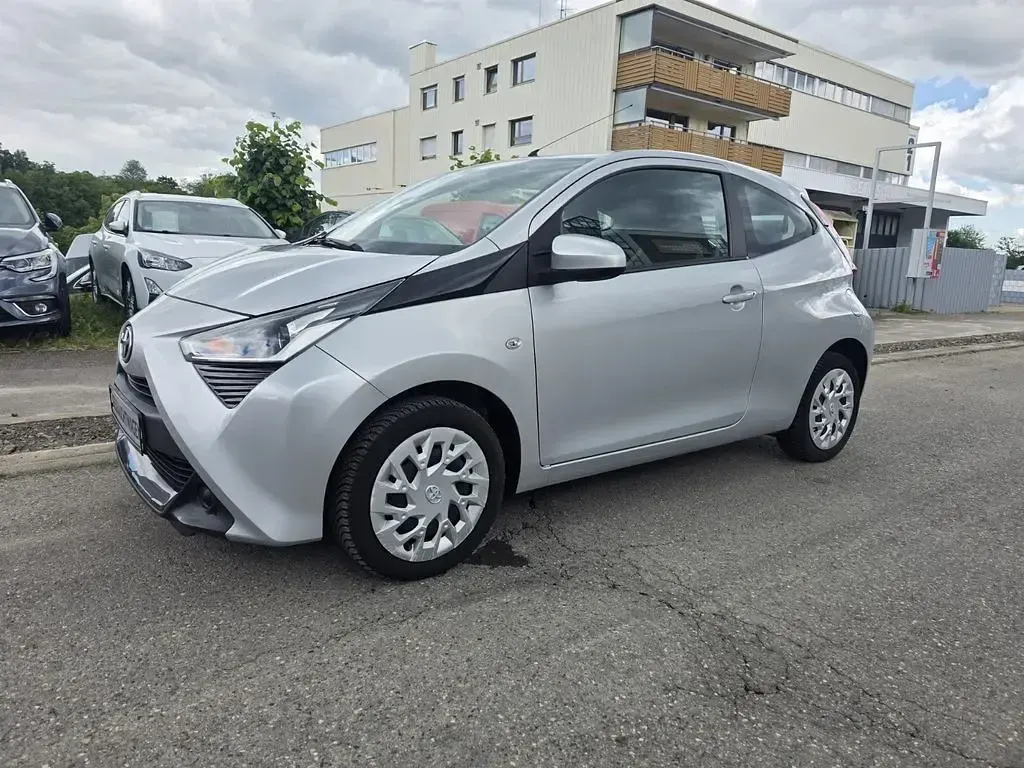 Gebraucht Toyota Aygo X-play 72 PS (52 kW) 2020 Silber Kleinwagen