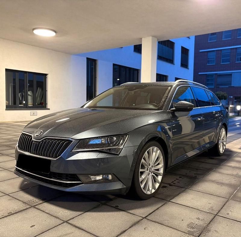 Grau Gebraucht 2017 Skoda Superb Kombi | 17.800 € (Fairer Preis) - Bild 1/4