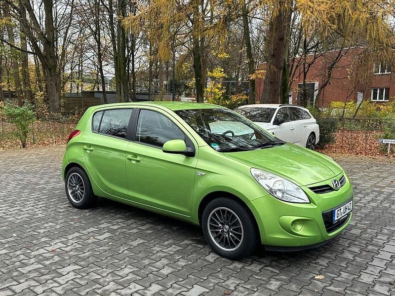 Gebraucht 2011 Hyundai i20 Comfort Limousine | 5.990 € (Teuer) - Bild 1/4