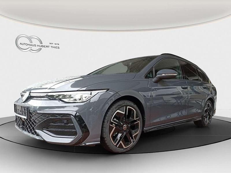 Delfingrau metallic Neu 2025 VW Golf VIII R-line Kombi | 37.499 € (Etwas zu teuer) - Bild 1/4