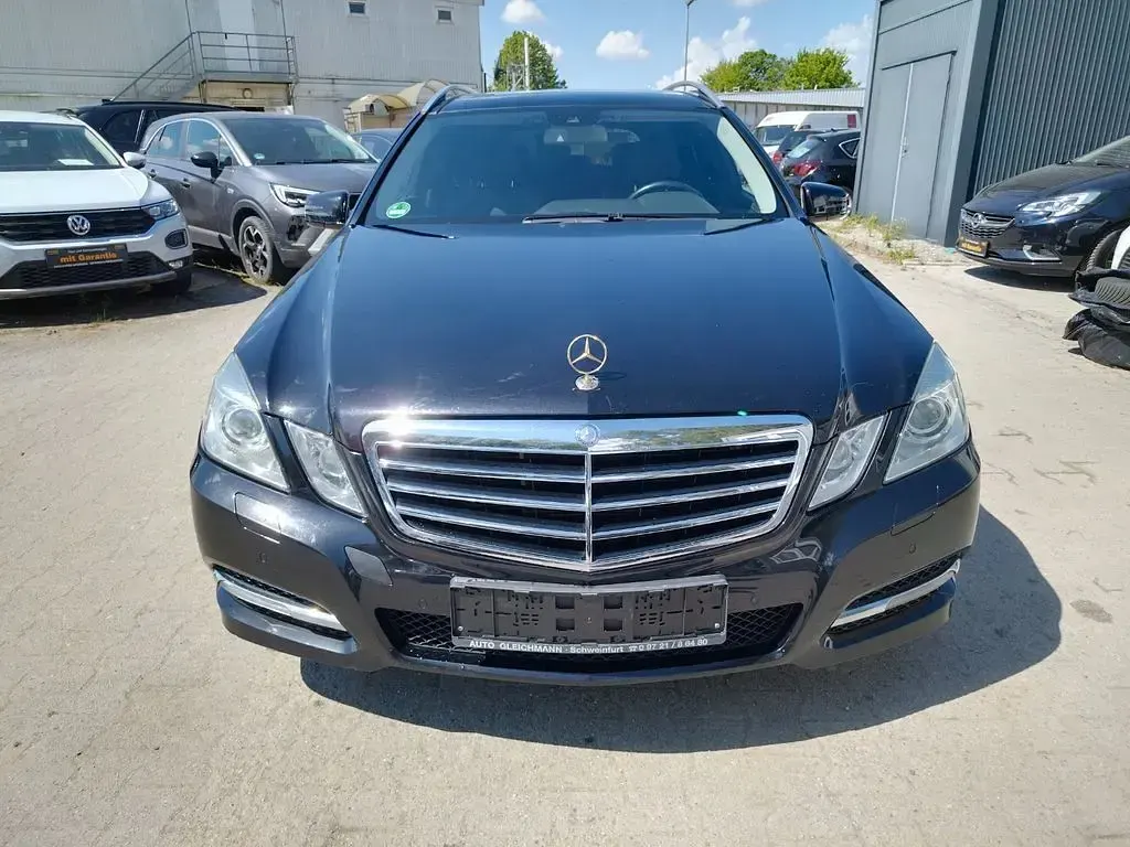 Gebraucht Mercedes E200 184 PS (135 kW) 2011 Schwarz Kombi