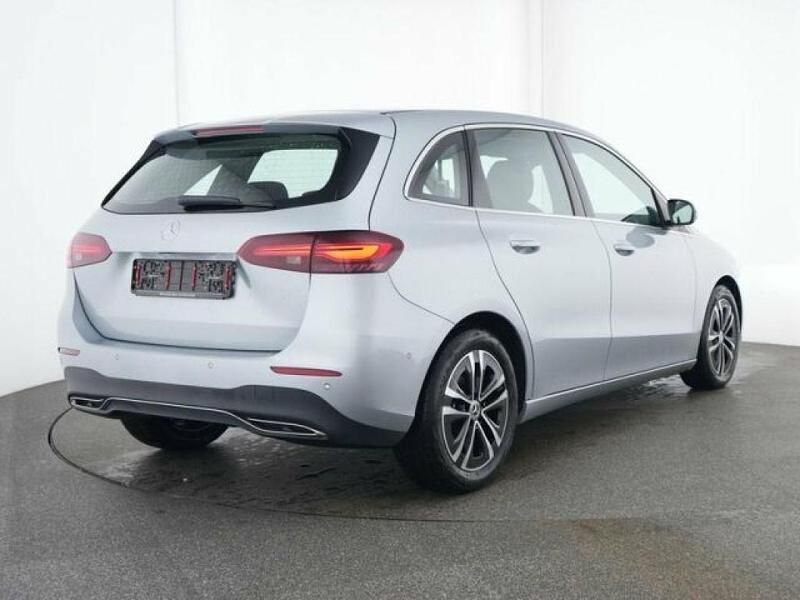 Gebraucht Mercedes 200 150 PS (110 kW) 2024 Lack hightechsilber (metallic) Limousine