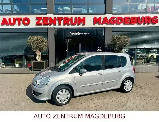 Käytetty Renault Grand Modus Dynamique 101 HP (74 kW) 2008 Tila-auto