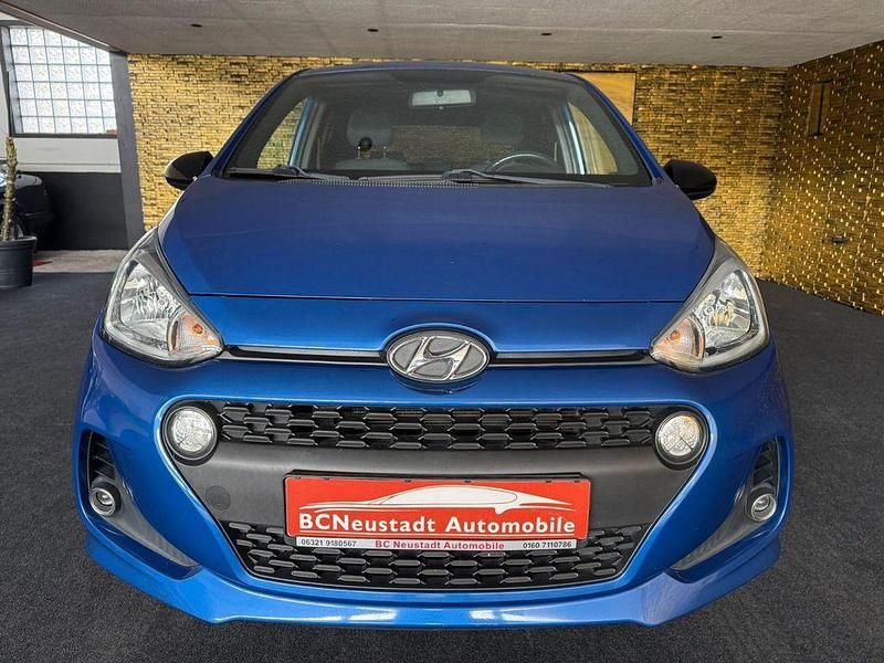Gebraucht Hyundai i10 Passion Plus 67 PS (49 kW) 2018 Fifa blue/champion blue Kleinwagen