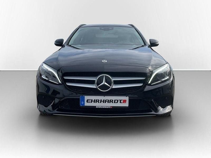 Gebraucht Mercedes C200 160 PS (117 kW) 2021 Schwarz Limousine