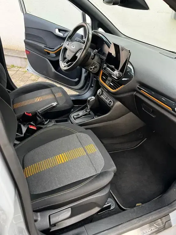 Gebraucht Ford Fiesta Active 101 PS (74 kW) 2018 Grau Kleinwagen