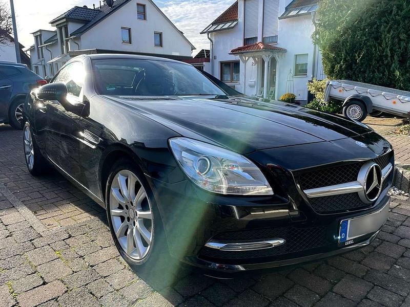Schwarz Gebraucht 2013 Mercedes SLK200 Cabrio | 21.999 € (Fairer Preis) - Bild 1/4