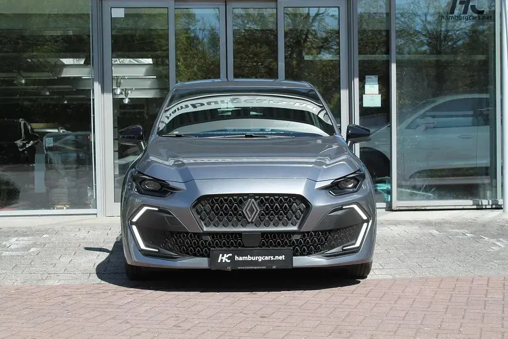 Käytetty Renault Clio V Evolution 114 HP (83 kW) 2026 Harmaa Sedan