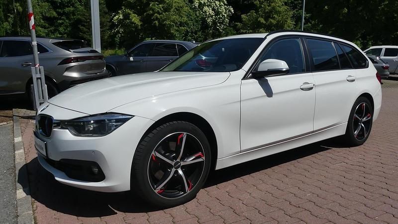 Weiß Gebraucht 2016 BMW 320 Kombi | 15.990 € (Fairer Preis) - Bild 1/4