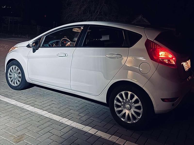 Gebraucht Ford Fiesta Titanium 120 PS (88 kW) 2009 Weiß Kleinwagen