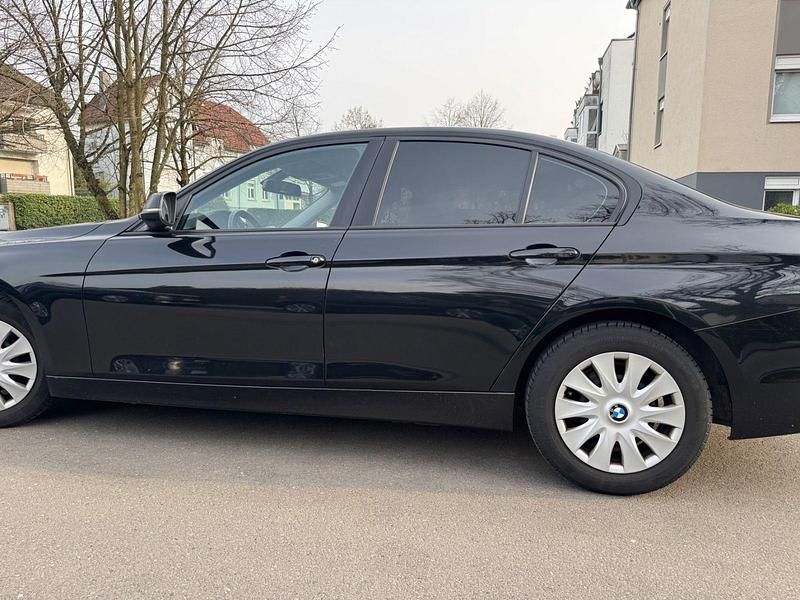 Gebraucht BMW 318 Advantage 150 PS (110 kW) 2017 Schwarz Limousine