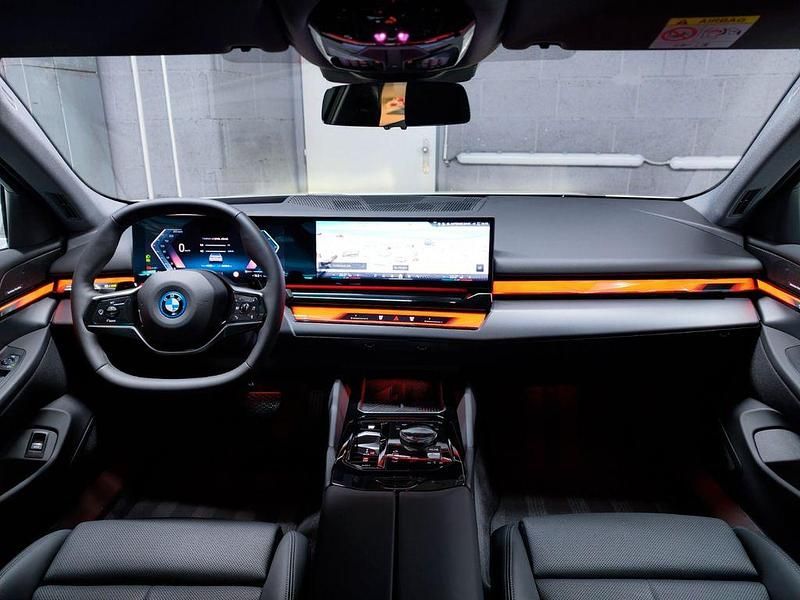 Gebraucht BMW 550e Sport Line 313 PS (230 kW) 2024 Weiß Limousine