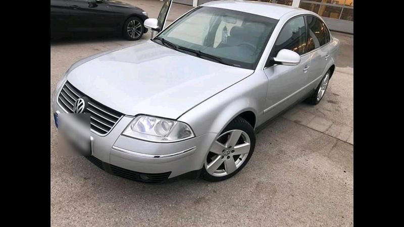 Grau Gebraucht 2004 VW Passat Limousine | 1.000 € (Guter Preis) - Bild 1/4
