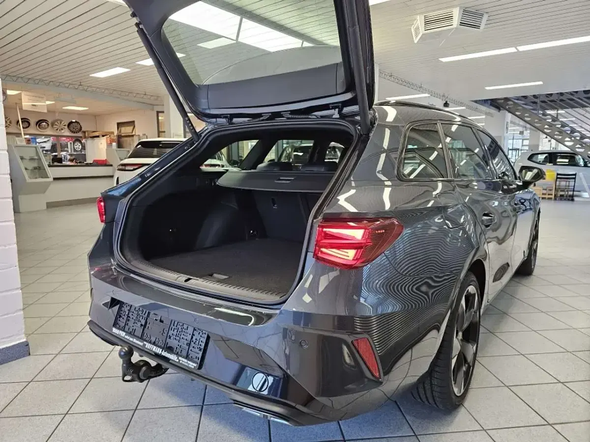 Nouă Cupra Leon 150 CP (110 kW) 2026 Gri Break