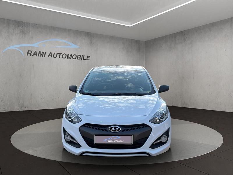 Gebraucht Hyundai i30 110 PS (80 kW) 2016 Weiß Coupé