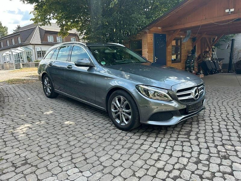 Grau Gebraucht 2016 Mercedes C180 Avantgarde Kombi | 12.900 € (Guter Preis) - Bild 1/4
