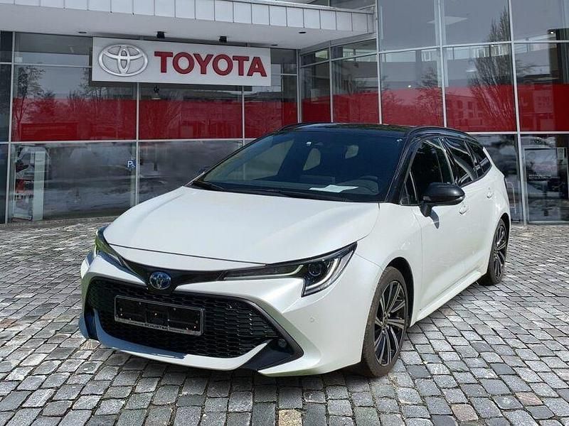 Schwarz Gebraucht 2022 Toyota Corolla Team Kombi | 23.990 € (Guter Preis) - Bild 1/4