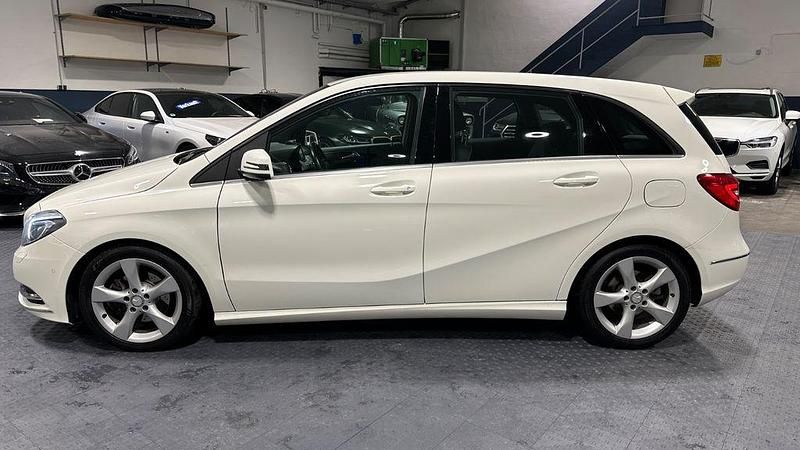 Gebraucht Mercedes B200 136 PS (100 kW) 2013 Weiß Van / Kleinbus