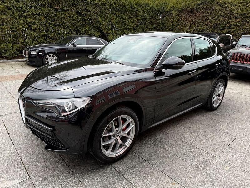 Gebraucht Alfa Romeo Stelvio Super 280 PS (205 kW) 2017 Schwarz SUV