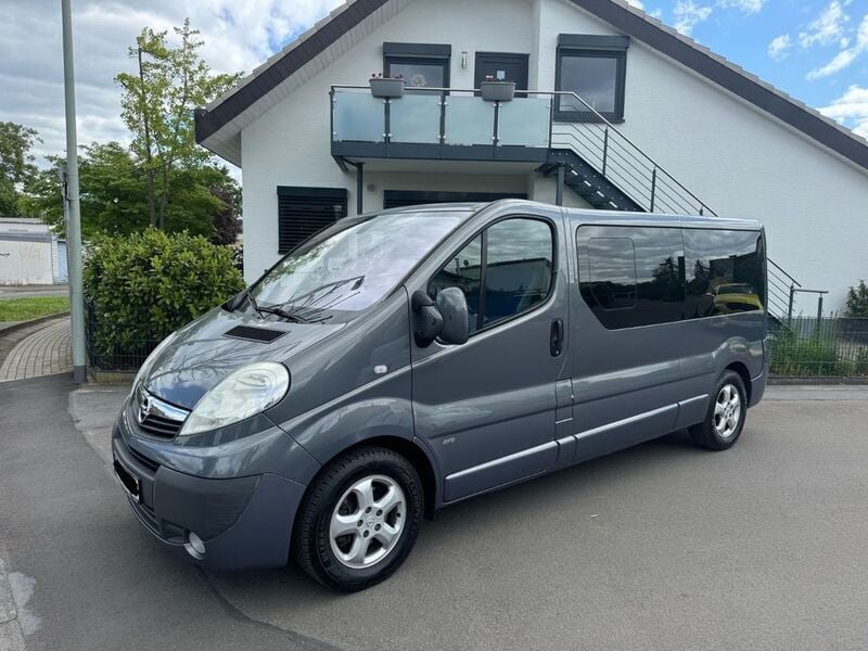 Grau Gebraucht 2011 Opel Vivaro Van | 16.900 € - Bild 1/4