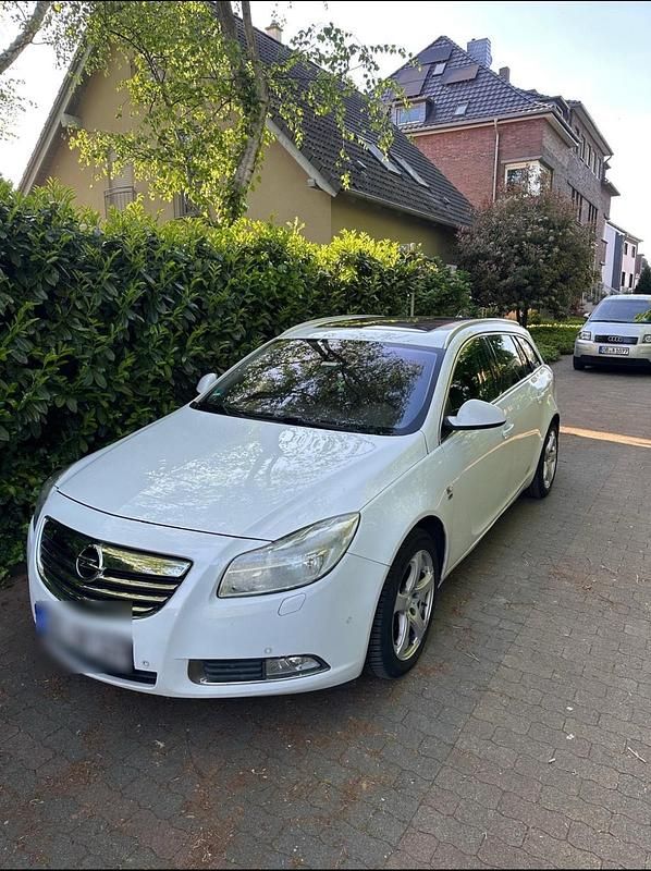 Gebraucht Opel Insignia 198 PS (145 kW) 2012 Weiß Kombi
