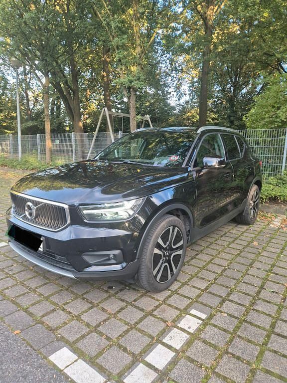 Schwarz Gebraucht 2020 Volvo XC40 Inscription SUV | 26.500 € (Fairer Preis) - Bild 1/4