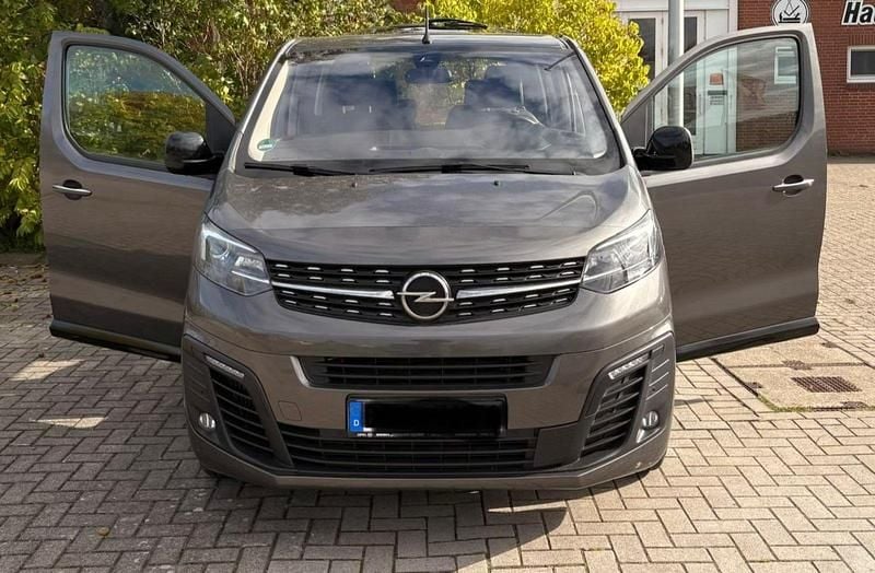 Grau Gebraucht 2022 Opel Zafira Life Van | 35.000 € (Superpreis) - Bild 1/4