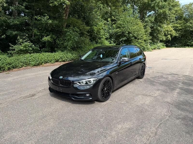 Schwarz Gebraucht 2018 BMW 330 Sport Line Kombi | 22.999 € (Fairer Preis) - Bild 1/4