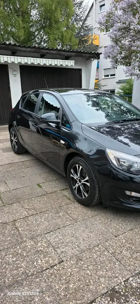Gebraucht Opel Astra Eco 101 PS (74 kW) 2015 Schwarz Limousine