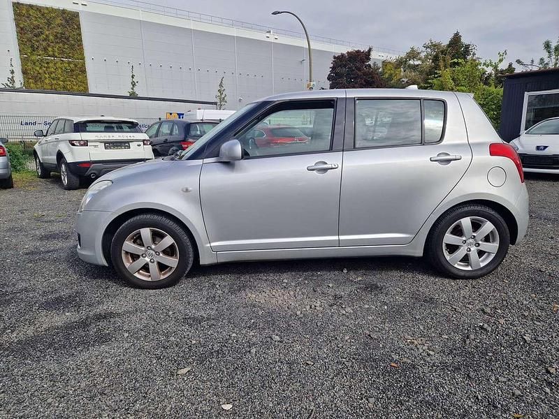 Licht silber Gebraucht 2009 Suzuki Swift Snow Kleinwagen | 1.990 € (Guter Preis) - Bild 1/4