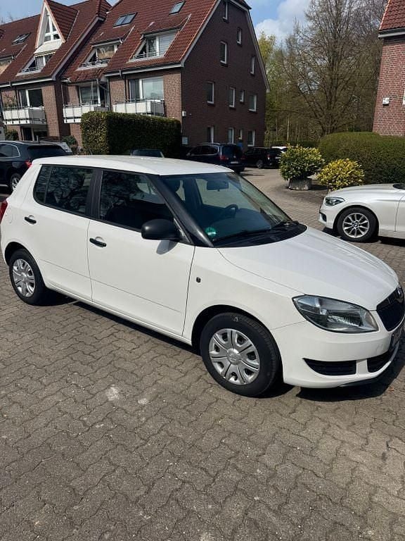Gebraucht Skoda Fabia Fresh 60 PS (44 kW) 2014 Weiß Limousine