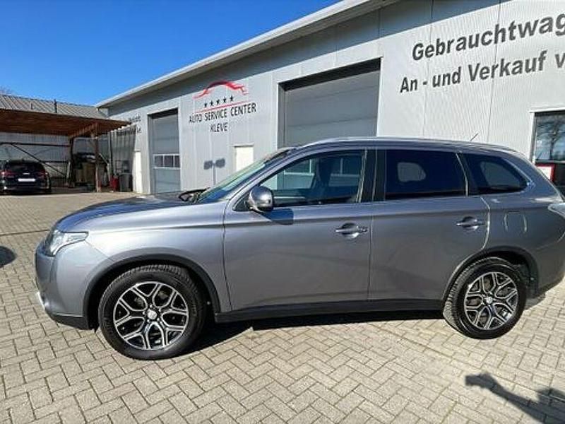 Gebraucht Mitsubishi Outlander Classic Collection Plus 150 PS (110 kW) 2015 Grau SUV