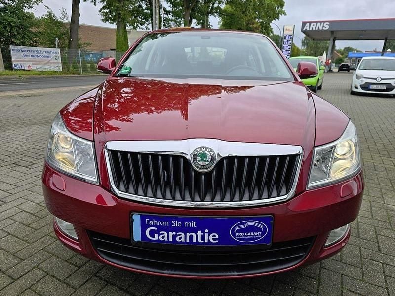 Rot (cervena flamenco/flamenco rot) Gebraucht 2009 Skoda Octavia Elegance Limousine | 9.500 € (Teuer) - Bild 1/4