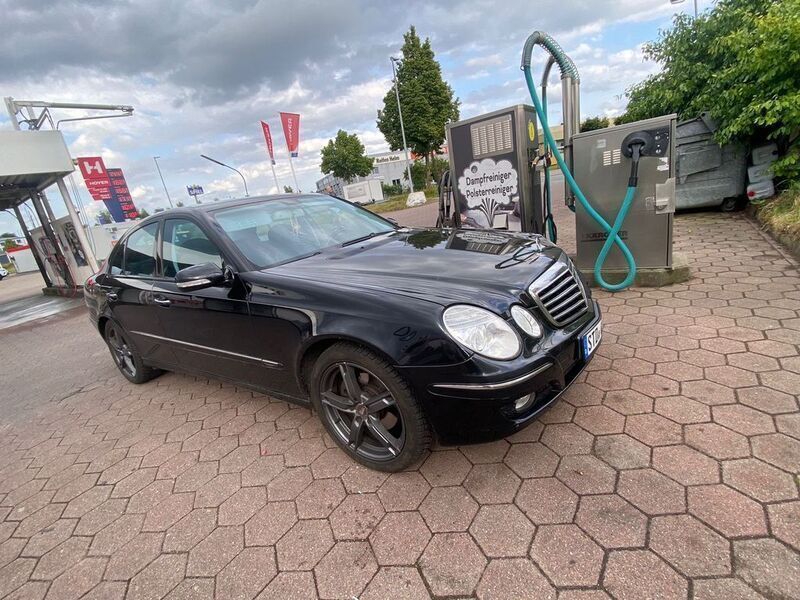 Schwarz Gebraucht 2007 Mercedes E320 Avantgarde Limousine | 3.900 € (Superpreis) - Bild 1/4