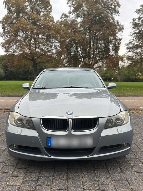 Grau Gebraucht 2006 BMW 318 Limousine | 1.800 € (Superpreis) - Bild 1/4
